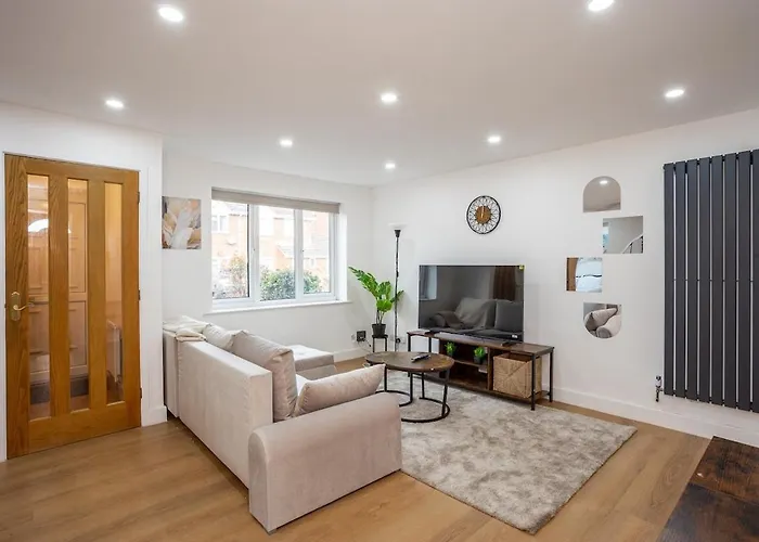 Spacious 5 Bed Family Home With Parking And Fast Wifi Leicester