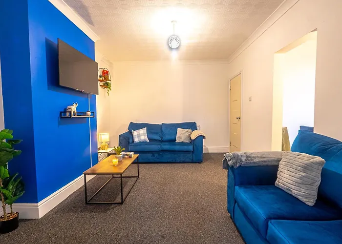 Spacious 4 Bed For Large Groups And Contractors - Sleeps 7