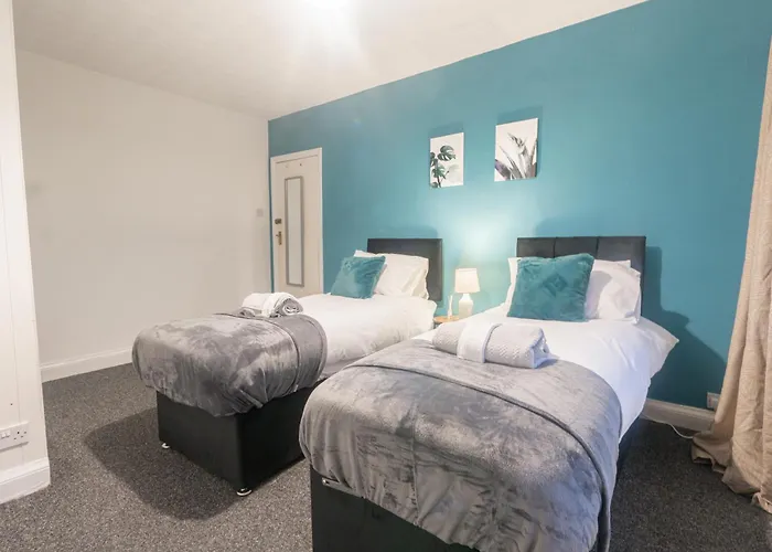 Spacious 4 Bed For Large Groups And Contractors - Sleeps 7